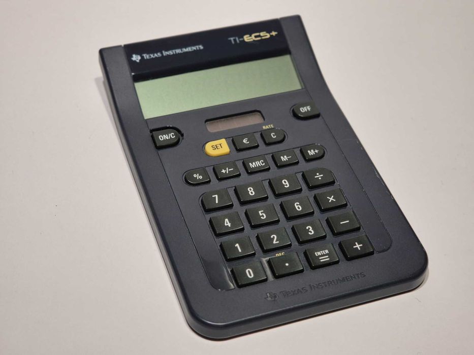 Calculadora Texas Instruments TI-EC5+ Funciona a Energia Solar