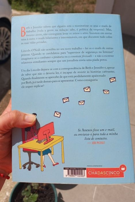 Livro "Anexos" de Rainbow Rowell