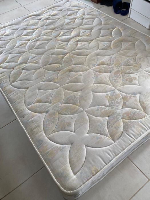 Cama casal com colcao