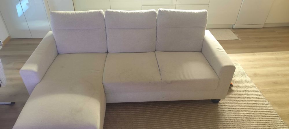 Sofá com chaise long