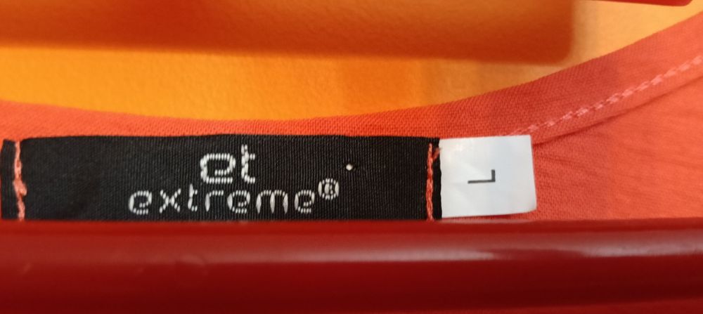 Vestido salmão com manga caída