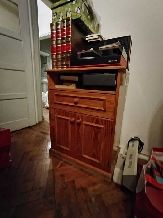 Armário / Móvel de TV - Madeira - Interessante para RESTAURO