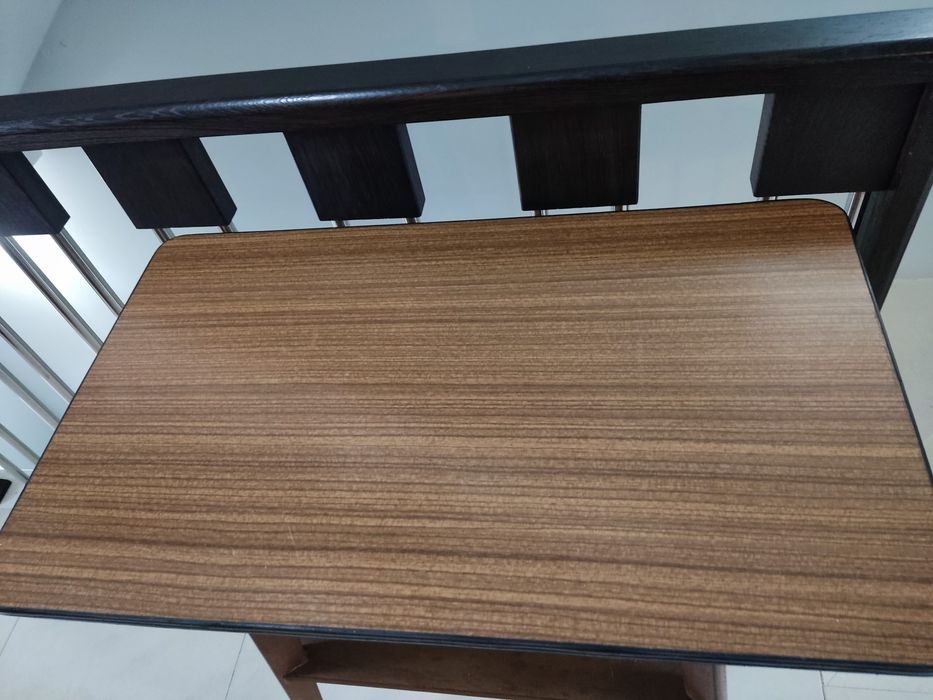 Mesa de madeira antiga