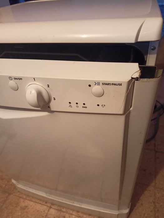 Máquina de lavar loiça Indesit