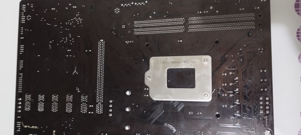 Материнская плата GIGABYTE