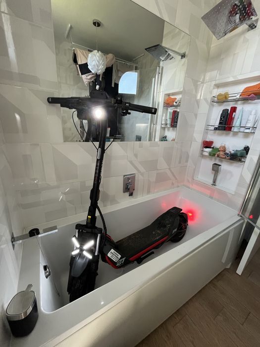 Электро самокат ninebot