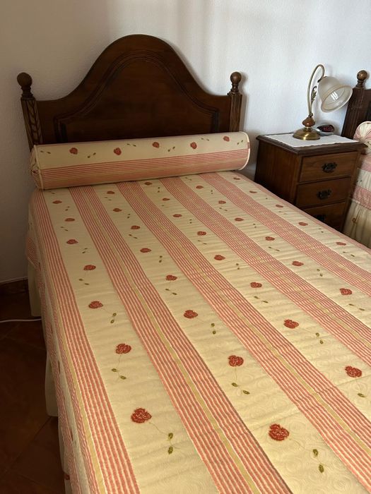 2 camas de solteiro + colchões