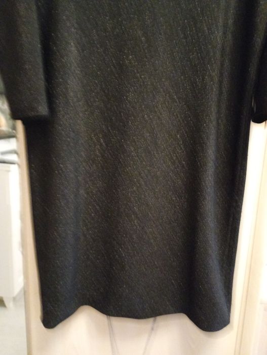 Piękna sukienka sylwestrowa z 3/4 rękawami