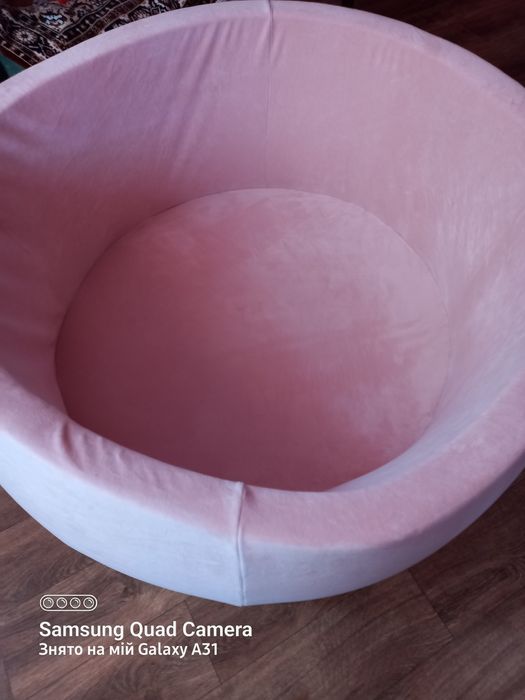 Дитячий басейн з шариками