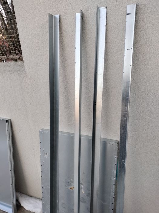 Regał magazynowy z pięcioma metalowymi pułkami