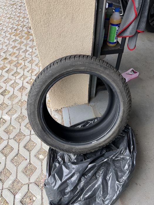 Opony zimowe Nokian Tyres 235/45 R19 jak nowe