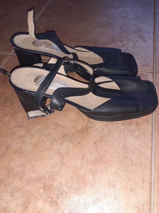 Sandalias em pele   n 40