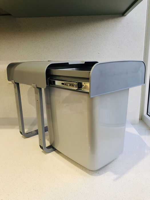 Caixote Lixo Cozinha 16L (extraível) novo!