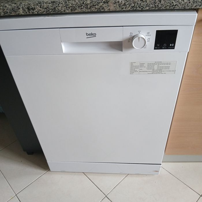 Máquina lavar loiça Beko (como nova)