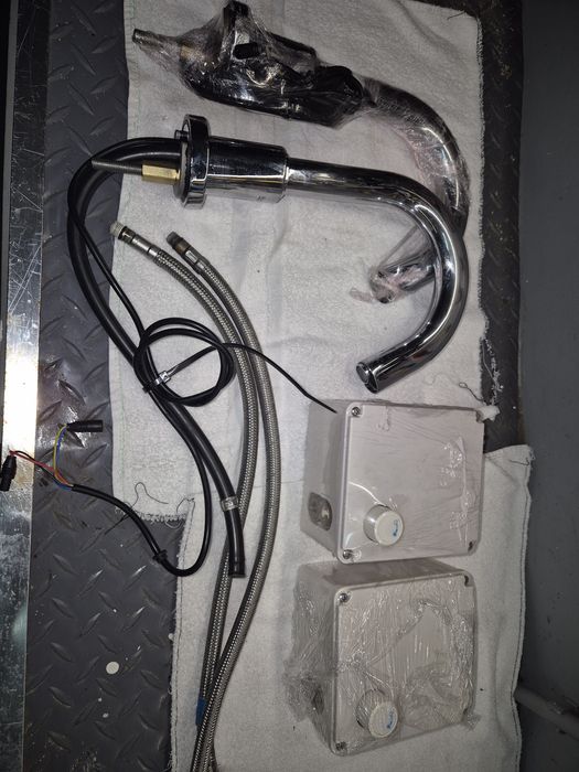 2 Torneiras Roca com Sensor