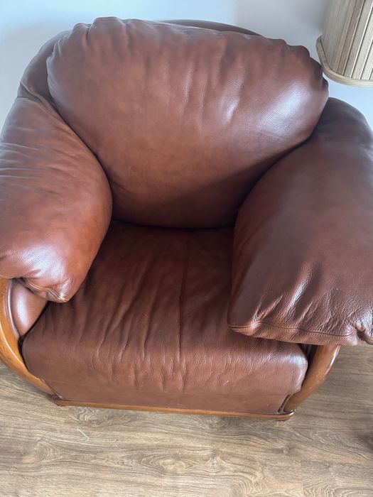 Poltrona Couro Marrom ( 2 unidades 60€ cada)