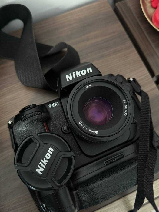 Плівковий фотоапарат Nikon F100 + спалах Nikon Speedlight SB-28