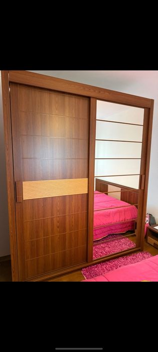 Cama de casal em bom estado