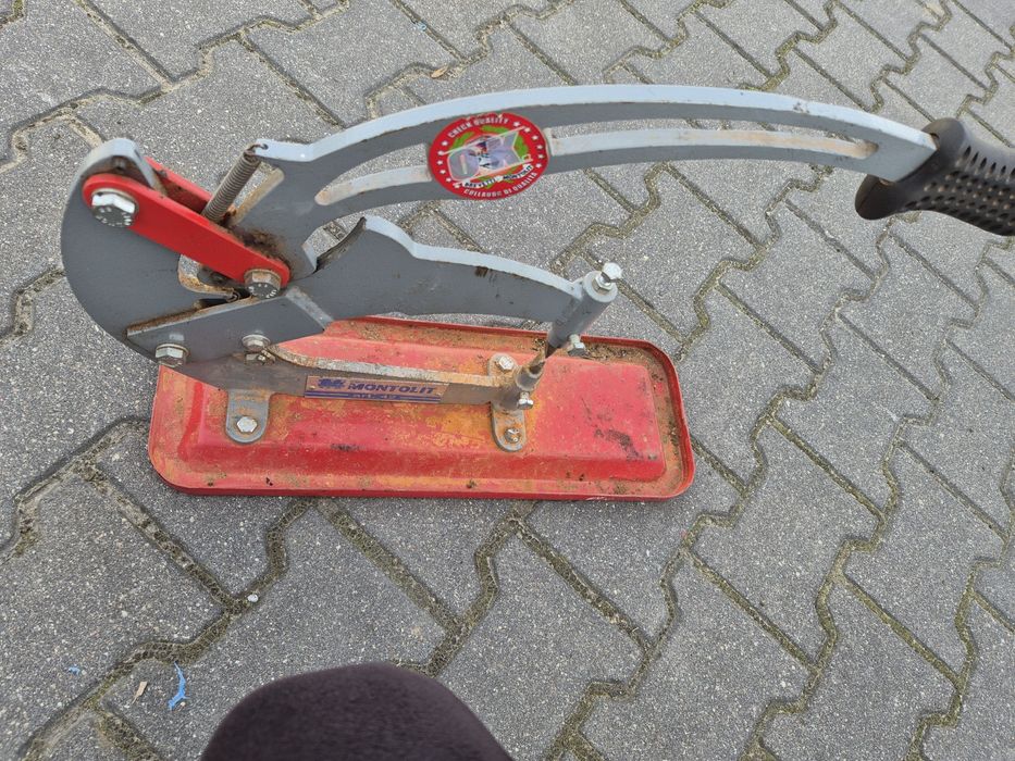 Gilotyna  do cięcia dachówki