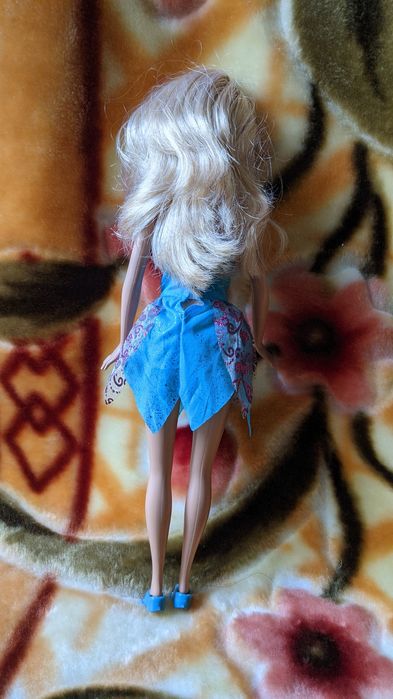 Барбі в одязі із взуттям