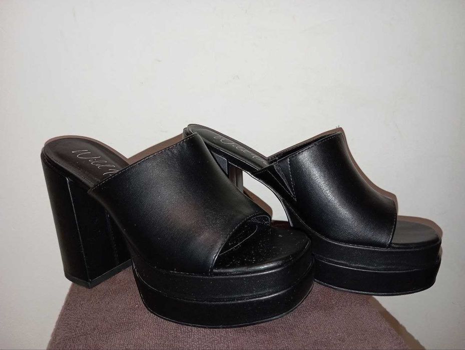 Босоножки в стиле bratz на платформе