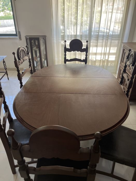 Mesa e cadeiras sala