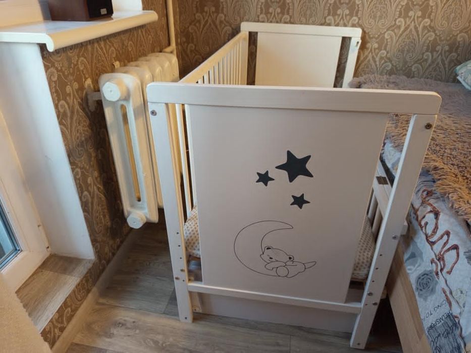 Дитяче ліжко, дерев'яне