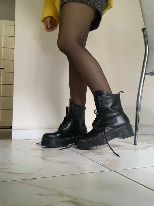 Шкіряні черевики на грубій тракторній підошві