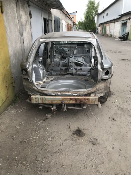 TOYOTA AVENSIS 2011 рік 2.0 дизель