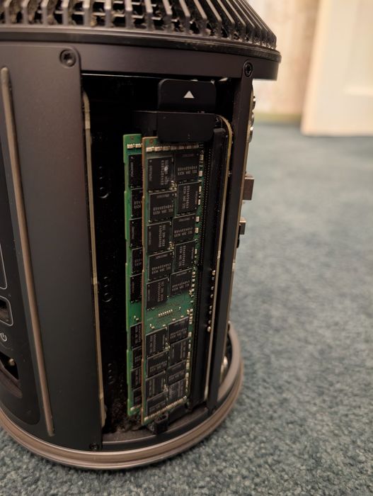 Mac Pro 2013 1ТБ 64ГБ ОЗУ