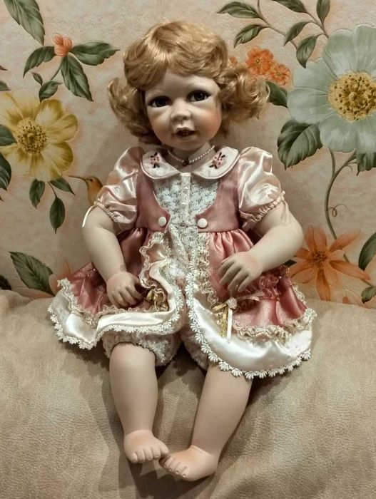 Фарфоровая кукла Anеliе от Oncrown Collection