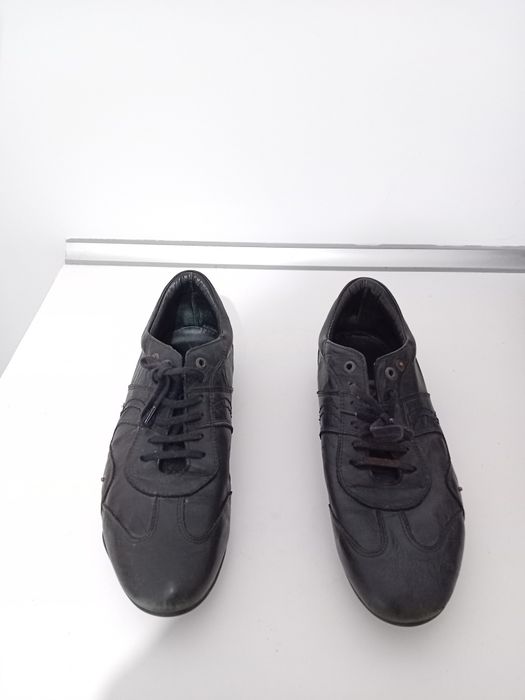 Sapatos Levis semi novos