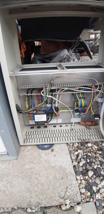 Skrzynka elektryczna z zabezpieczniem