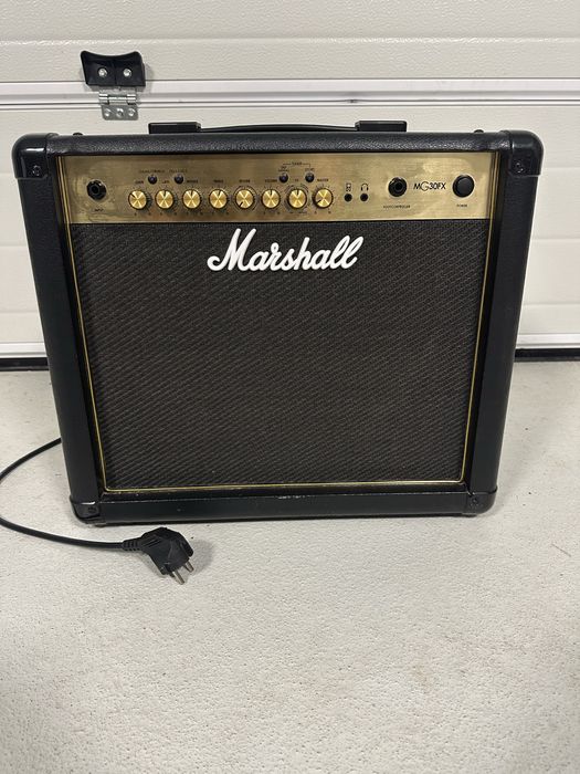 Wzmacniacz gitarowy Marshall MG30CFX (30W, Carbon FX, wbudowane efekty)