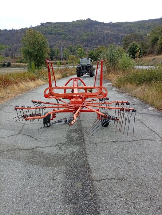 Juntador de feno Kuhn GA 3501 GM