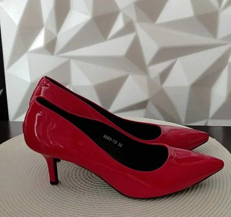 Czerwone czółenka na obcasie kaczuszka Vices rozm 38