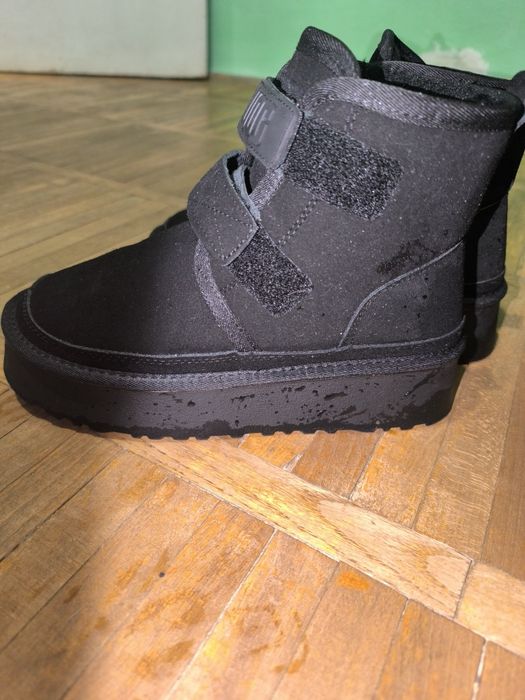 Жіноче зимове взуття Уггі