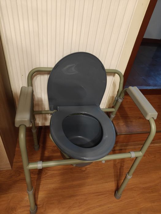 Krzesło toaletowe, jak nowe
