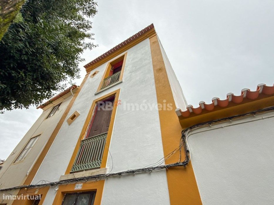 Prédio com 4 Pisos - Para Reabilitar