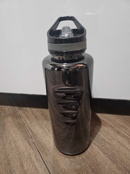 Butelka bidon z chowanym ustnikiem