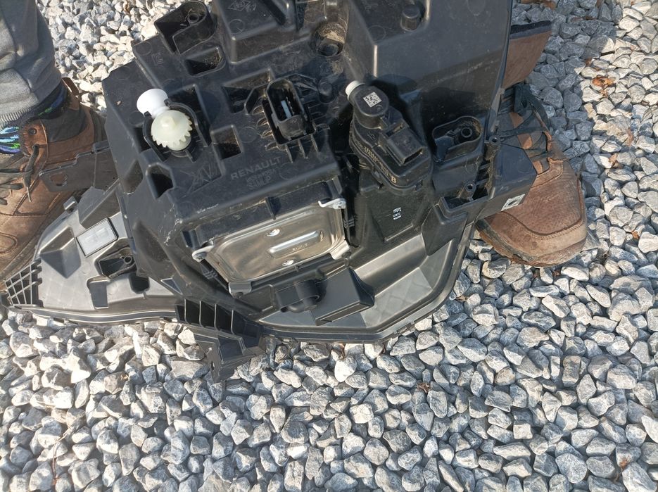Lampa prawy przód renault arkana lift eu bardzo ładna b