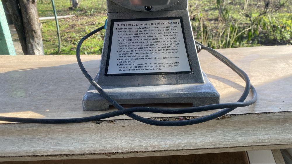 Мясорубка професиональная Vektor AL-12