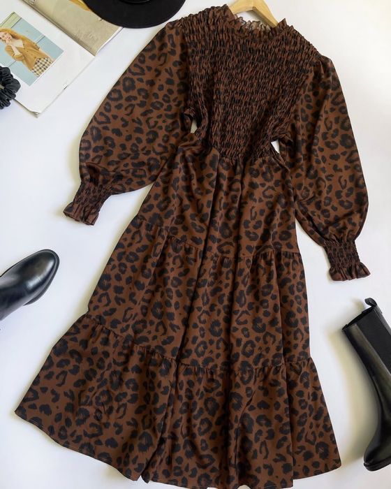 Продам сукню в стилному лерпарловому принті