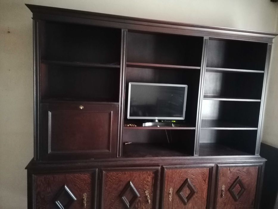 Aparador e louceiro em madeira panga-panga, africana