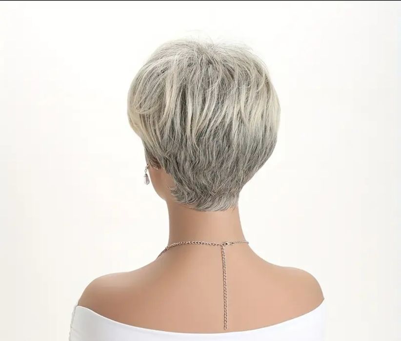 Krótka peruka platyna