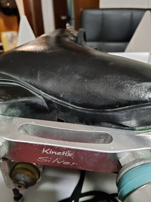 Patins de patinagem artística