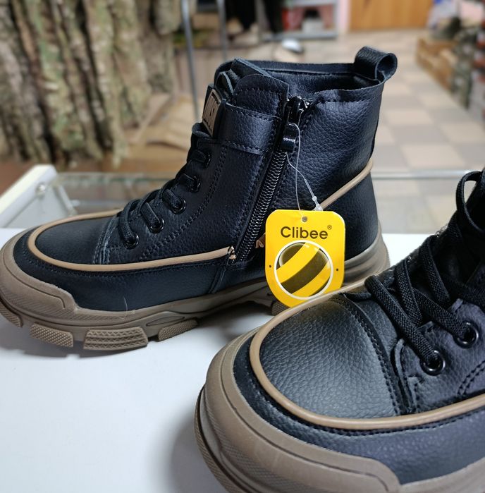 Продам чобітки для дівчинки 35 устілка 22,5 розміру на тоненькому хутр