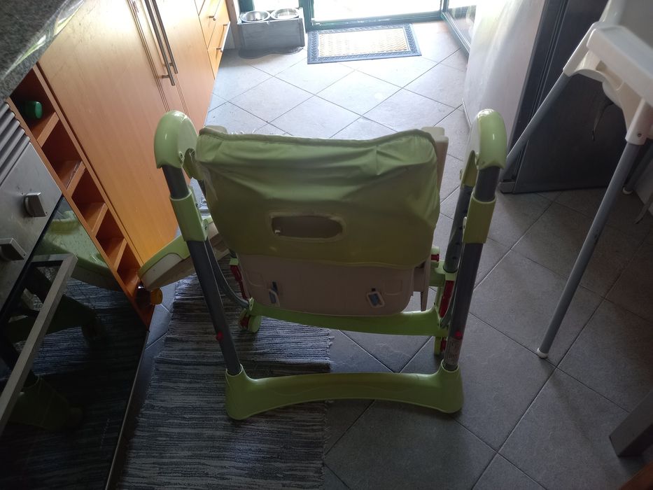 Cadeira bebé com 2 tabuleiros