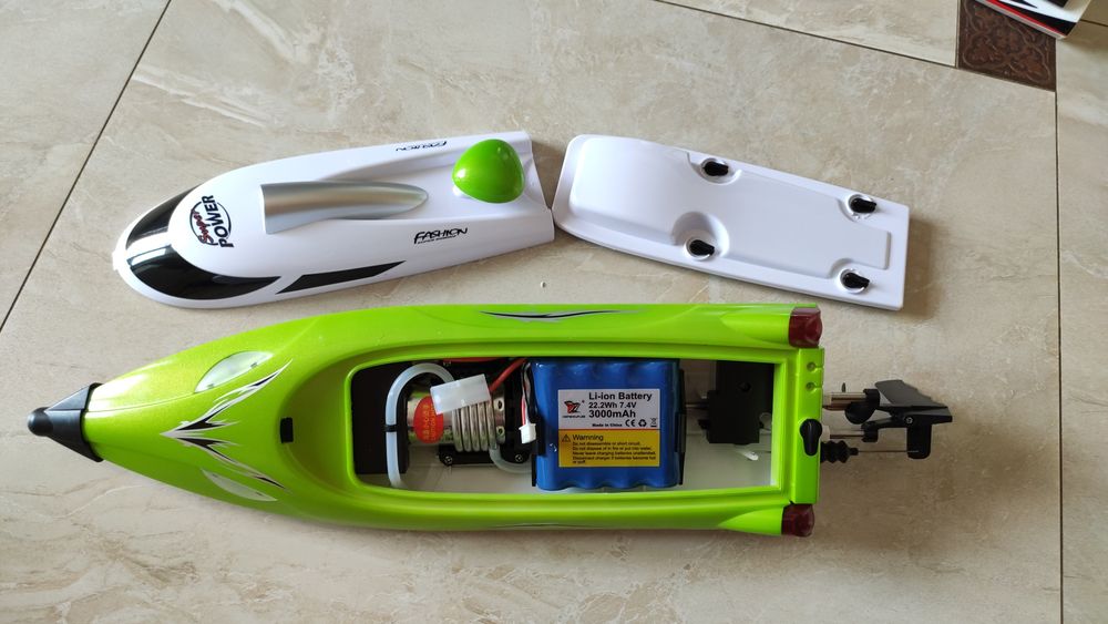 Катер HJ806B 35km/год  200м,  15 хв 3000mAh