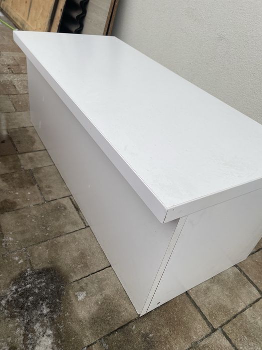 Solidna  mocna skrzynia z silownikami